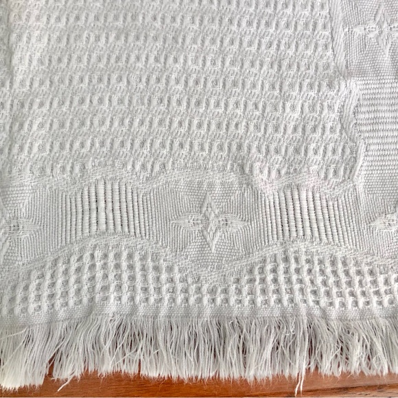 Vintage White Infant Baby Blanet Woven Shawl Acrylic Fringe Edges Made In Mexico - Picture 3 of 8